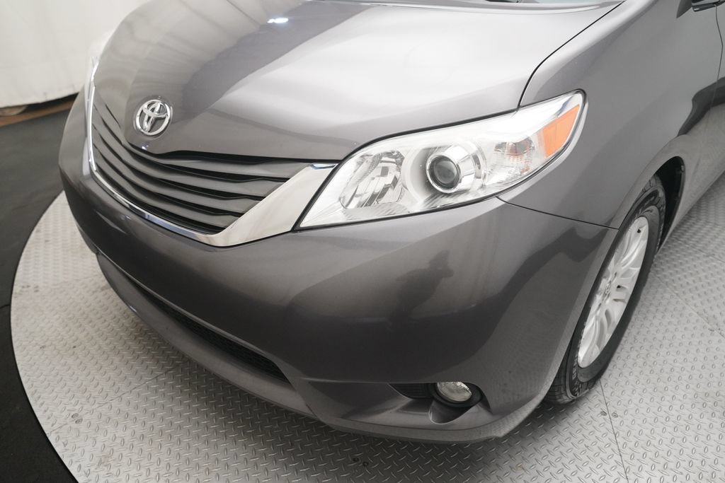 Used 2014 Toyota Sienna XLE FWD image 23