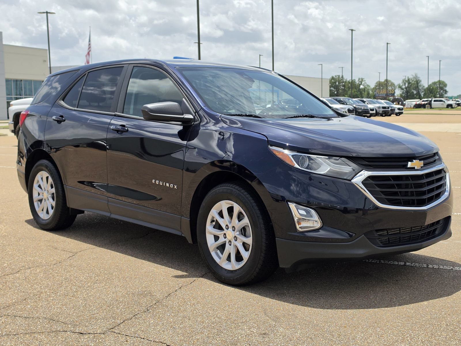 Used 2020 Chevrolet Equinox LS w/ LS Convenience Package FWD image 3
