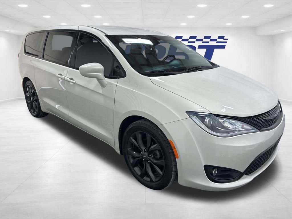 Used 2020 Chrysler Pacifica Touring w/ S Appearance Package image 4