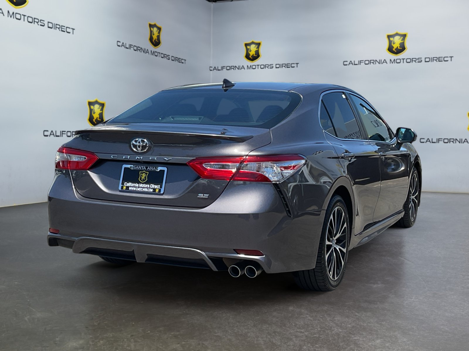Used 2020 Toyota Camry SE w/ Carpet Mat Package FWD image 5