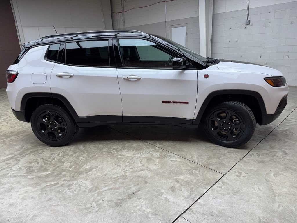 Used 2024 Jeep Compass Trailhawk AWD/4WD image 6