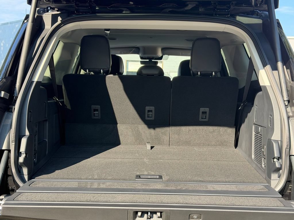 New 2027 Lincoln Navigator L Premier AWD/4WD image 16
