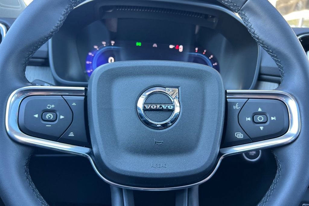Used 2024 Volvo XC40 B5 Plus w/ Protection Package Premier image 23