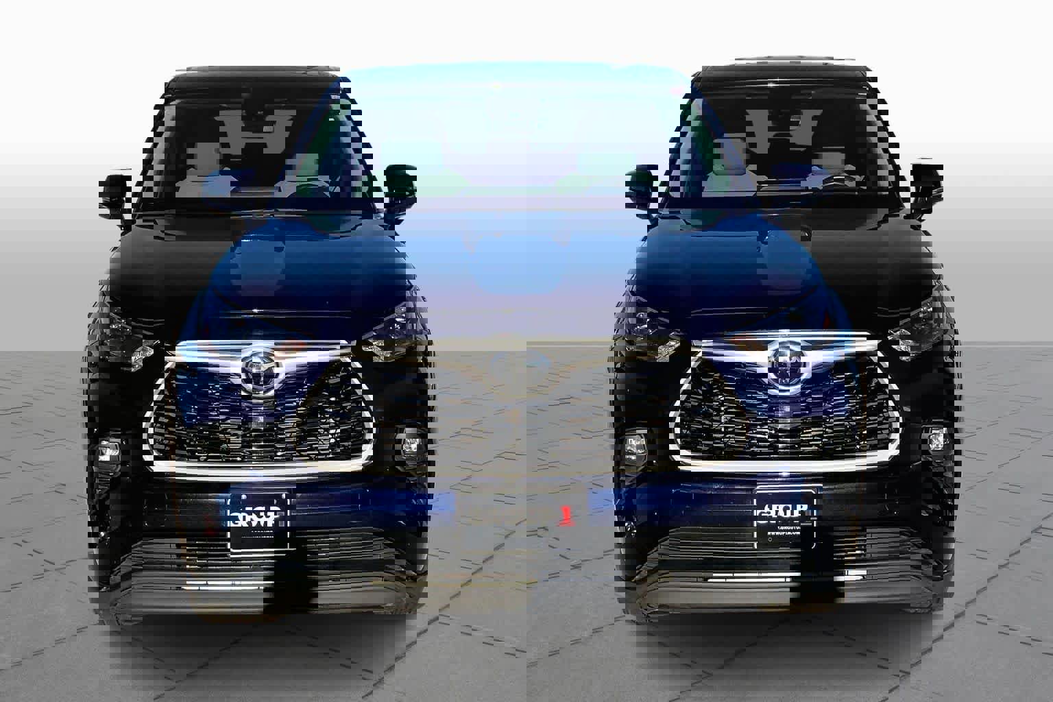 Used 2023 Toyota Highlander LE image 3