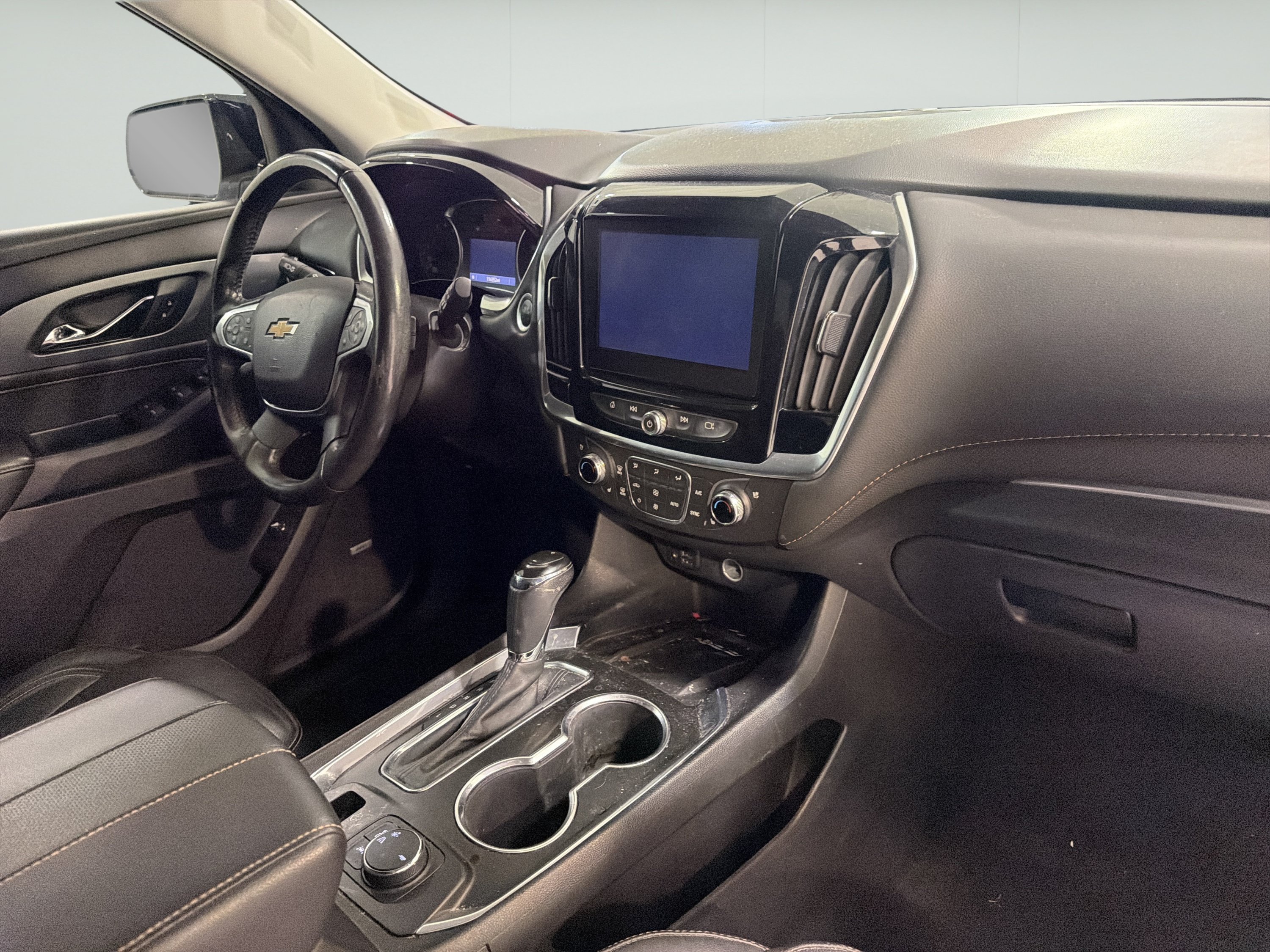 Used 2020 Chevrolet Traverse Premier w/ Redline Edition FWD image 13