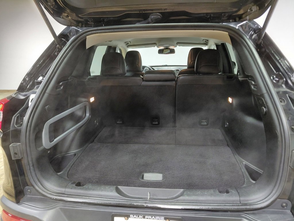 Used 2018 Jeep Cherokee Latitude Plus w/ Cold Weather Group image 44