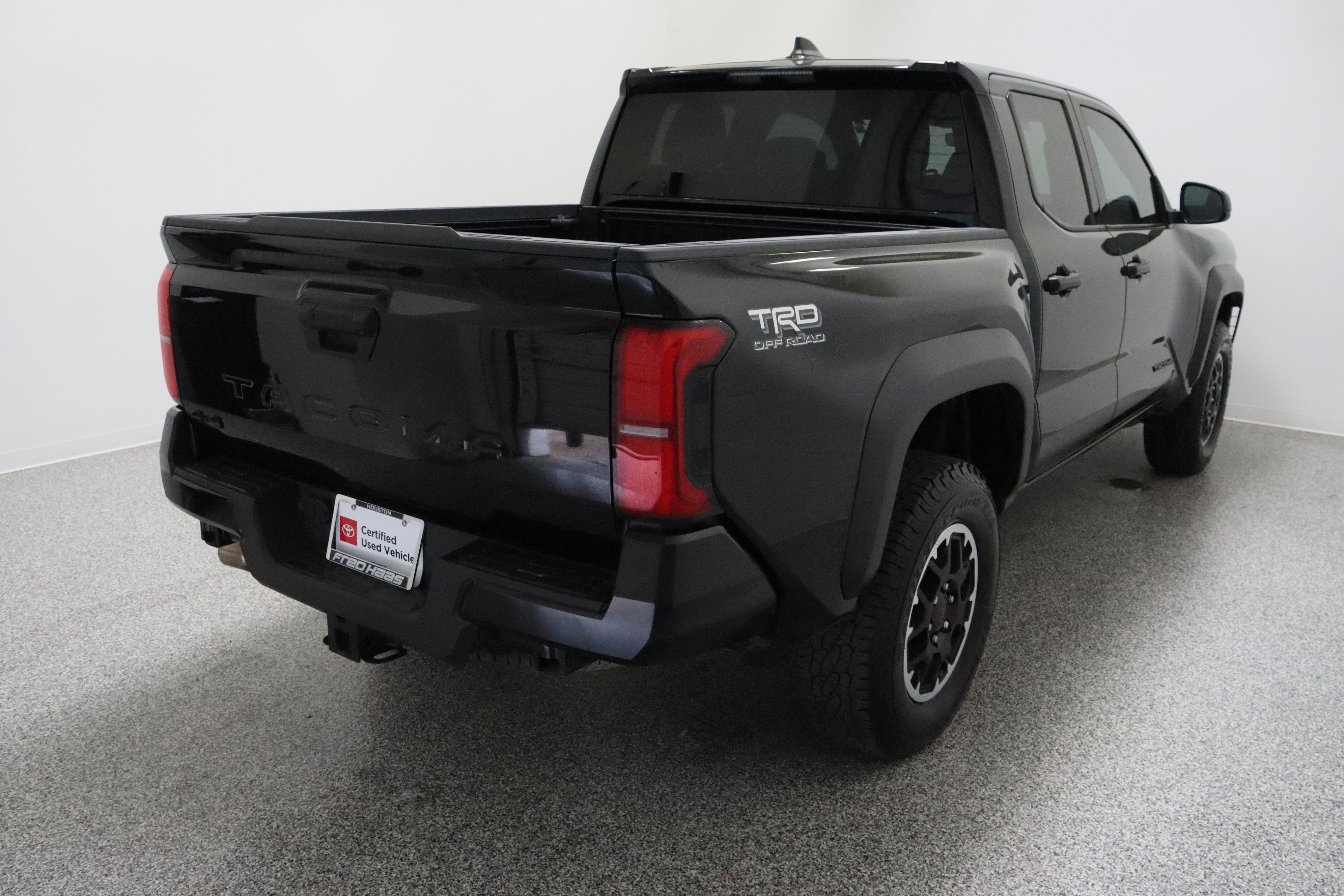 Certified 2025 Toyota Tacoma TRD Off-Road AWD/4WD image 7