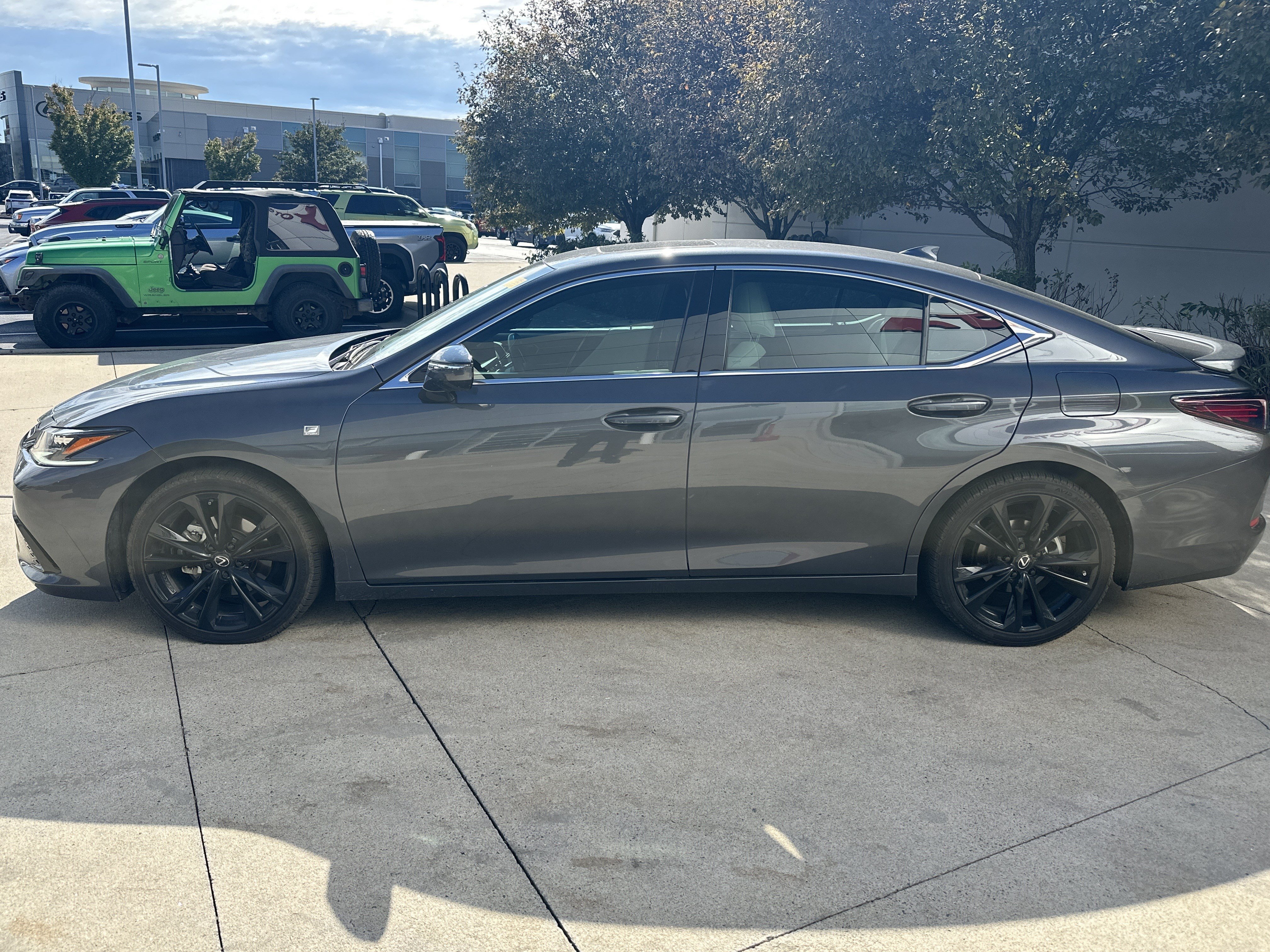 Used 2024 Lexus ES 350 F Sport w/ Accessory Package (Z2) FWD image 9