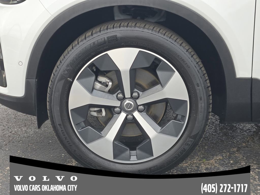 Certified 2025 Volvo XC40 B5 Plus AWD/4WD image 11