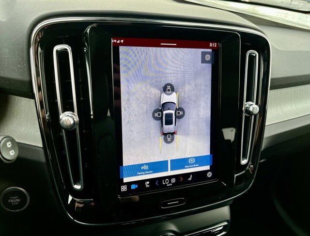 New 2025 Volvo XC40 B5 Ultra w/ Climate Package image 17