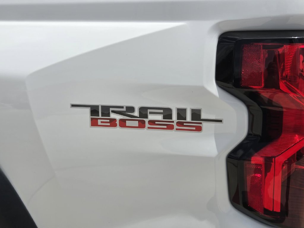 Used 2026 Chevrolet Colorado Trail Boss AWD/4WD image 32