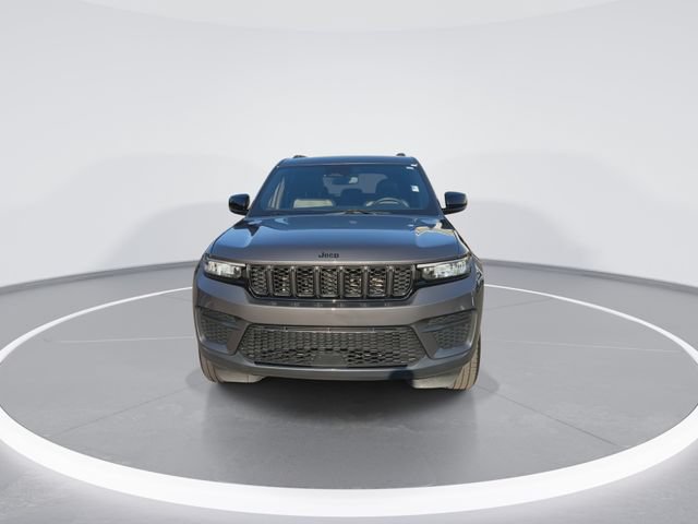 Used 2024 Jeep Grand Cherokee Altitude AWD/4WD image 3