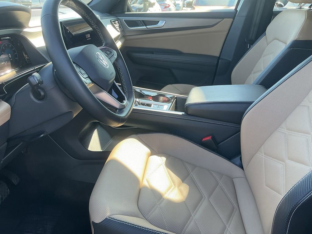 Used 2024 Volkswagen Atlas Cross Sport SE FWD image 8