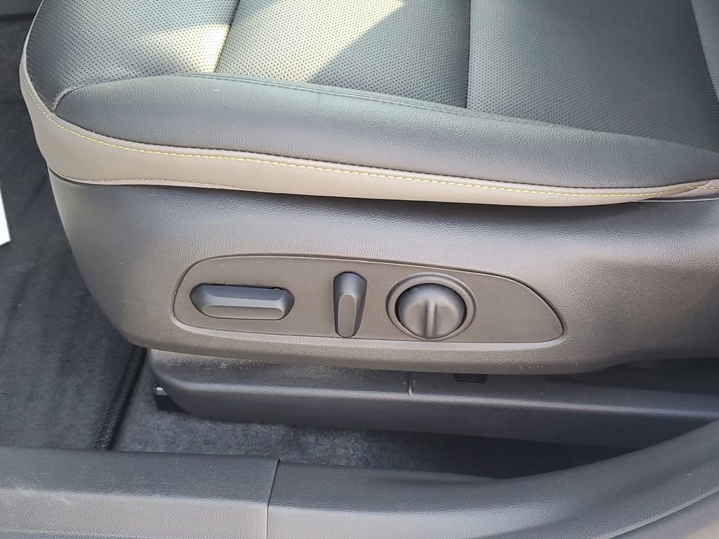 Used 2025 Chevrolet Trax ACTIV w/ Driver Confidence Package image 6