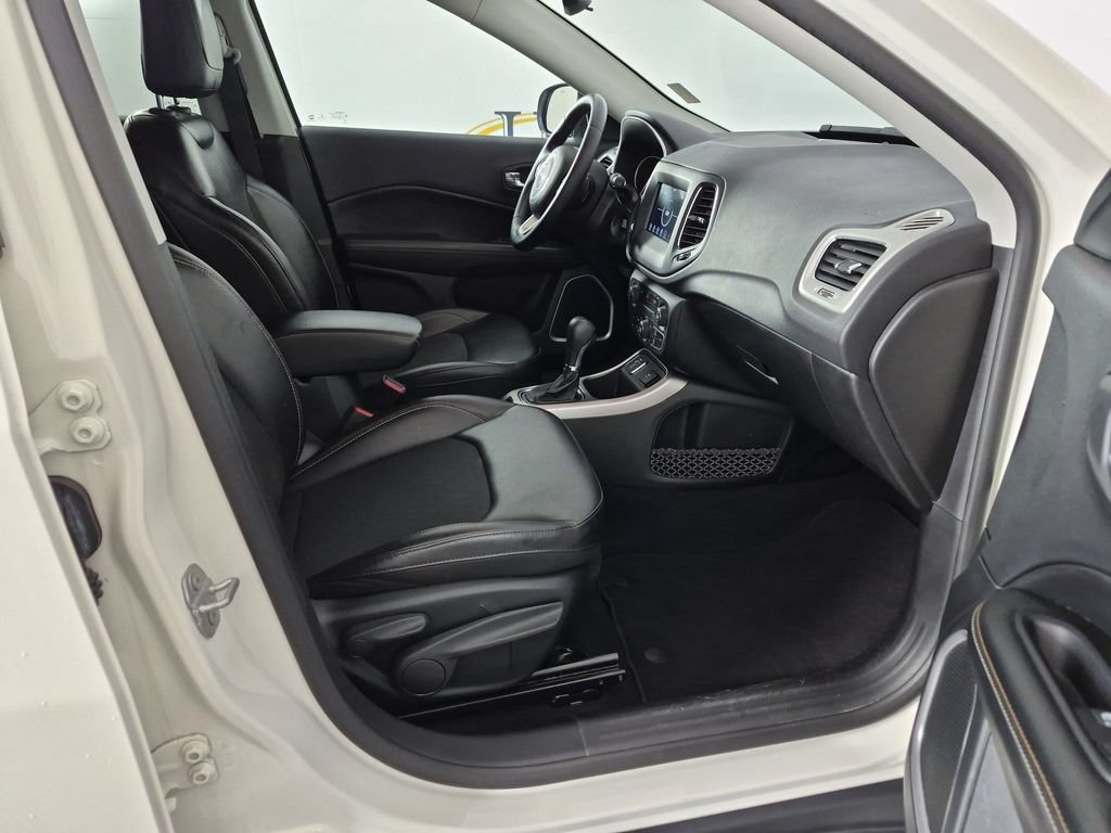 Used 2020 Jeep Compass Latitude FWD image 32