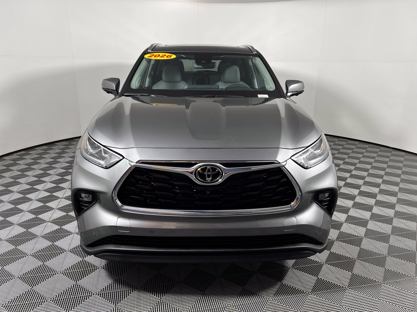 Used 2026 Toyota Highlander Limited AWD/4WD image 2
