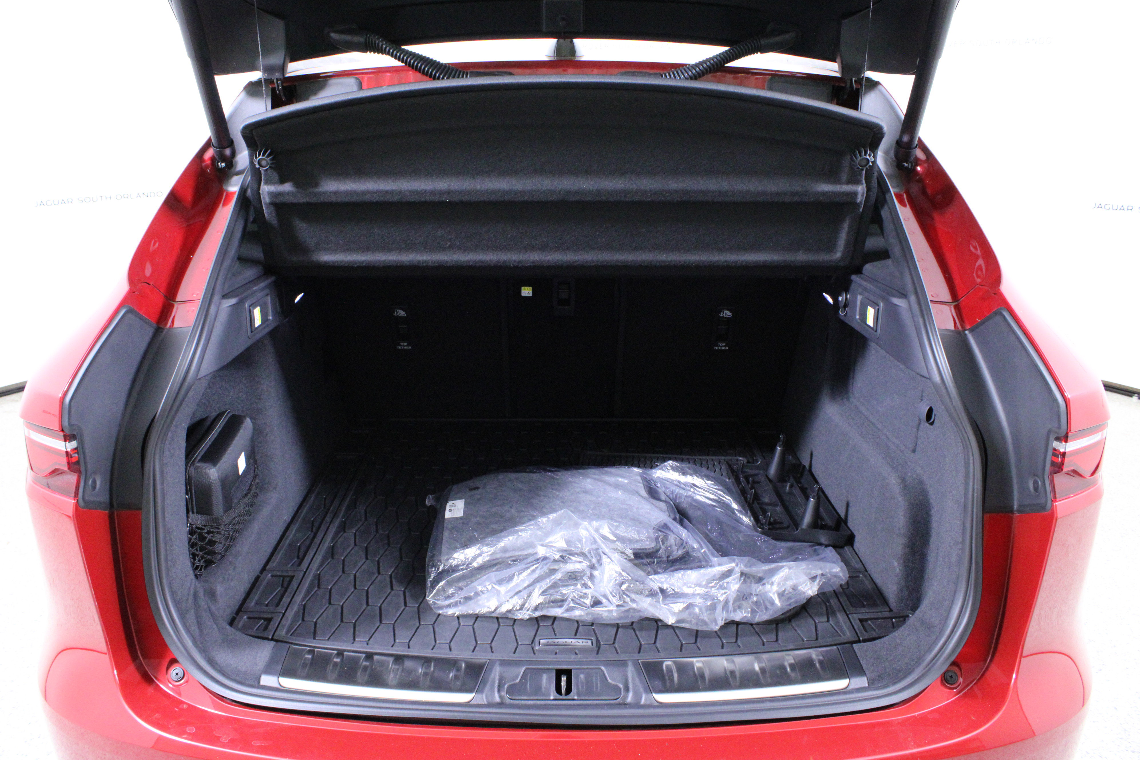 Certified 2026 Jaguar F-PACE R-Dynamic S image 9