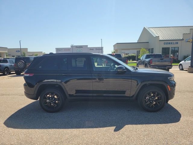 New 2025 Jeep Grand Cherokee Laredo image 21
