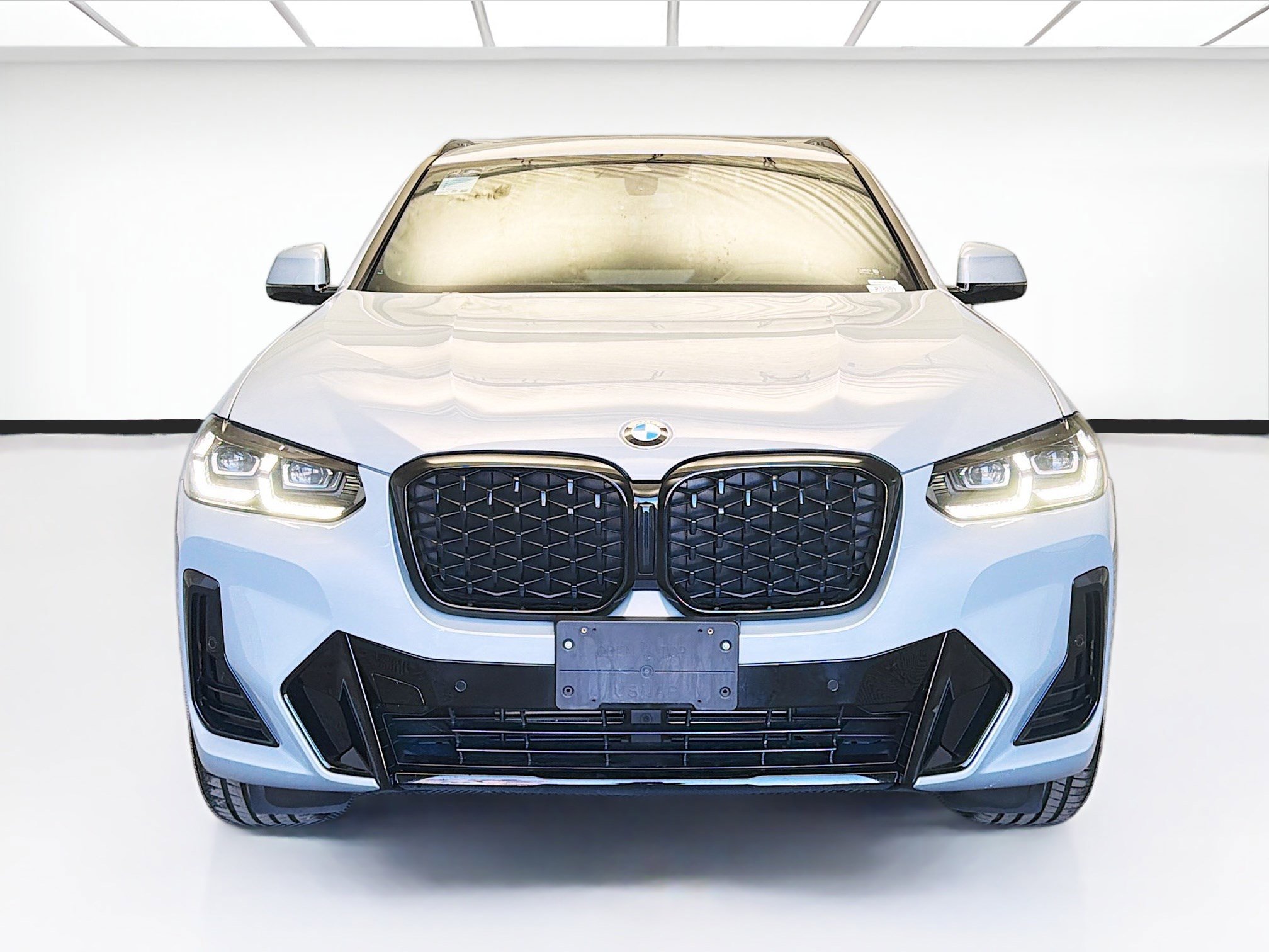 Used 2025 BMW X4 xDrive30i w/ Premium Package image 2