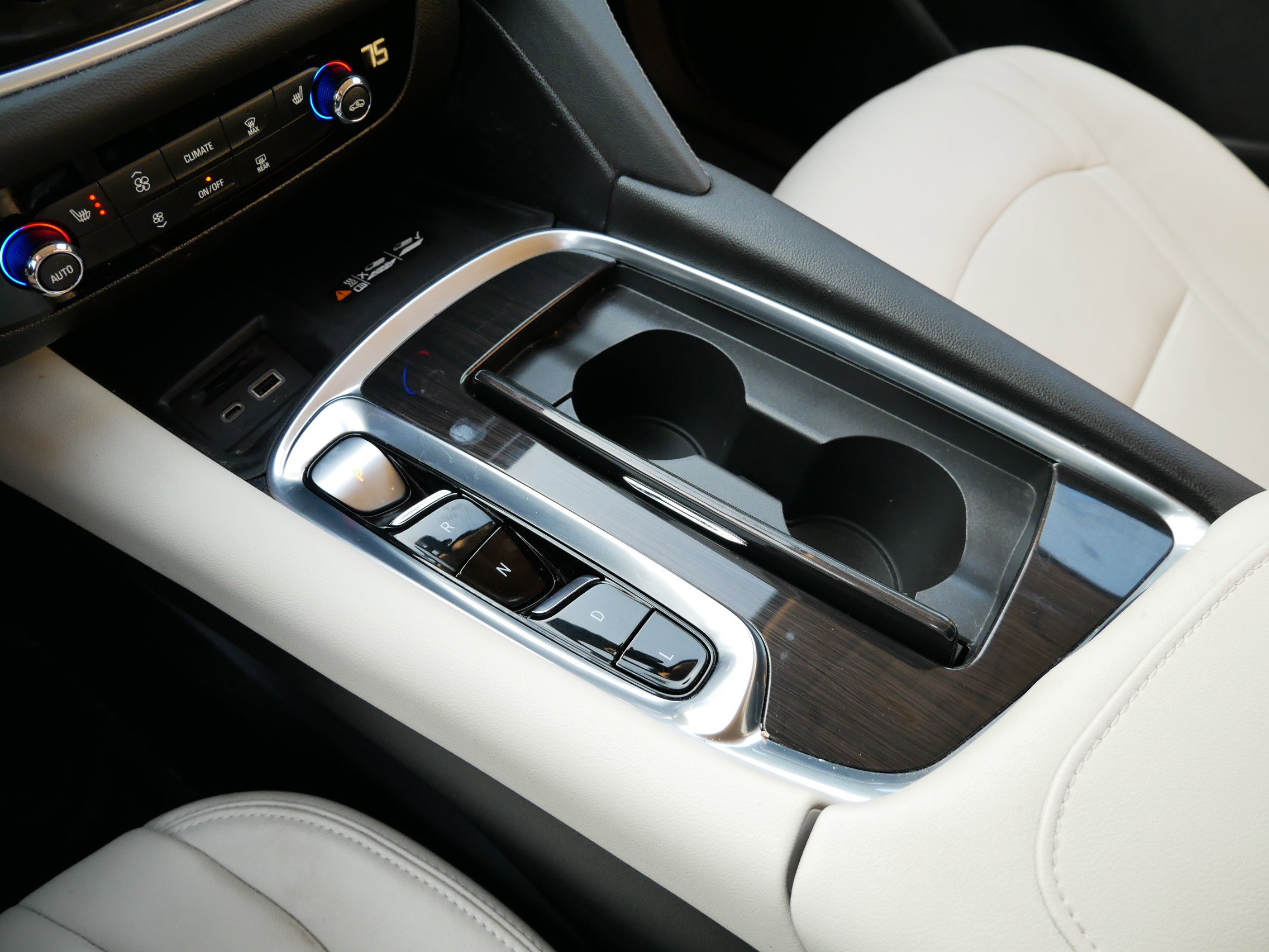 Used 2022 Buick Enclave Essence image 24