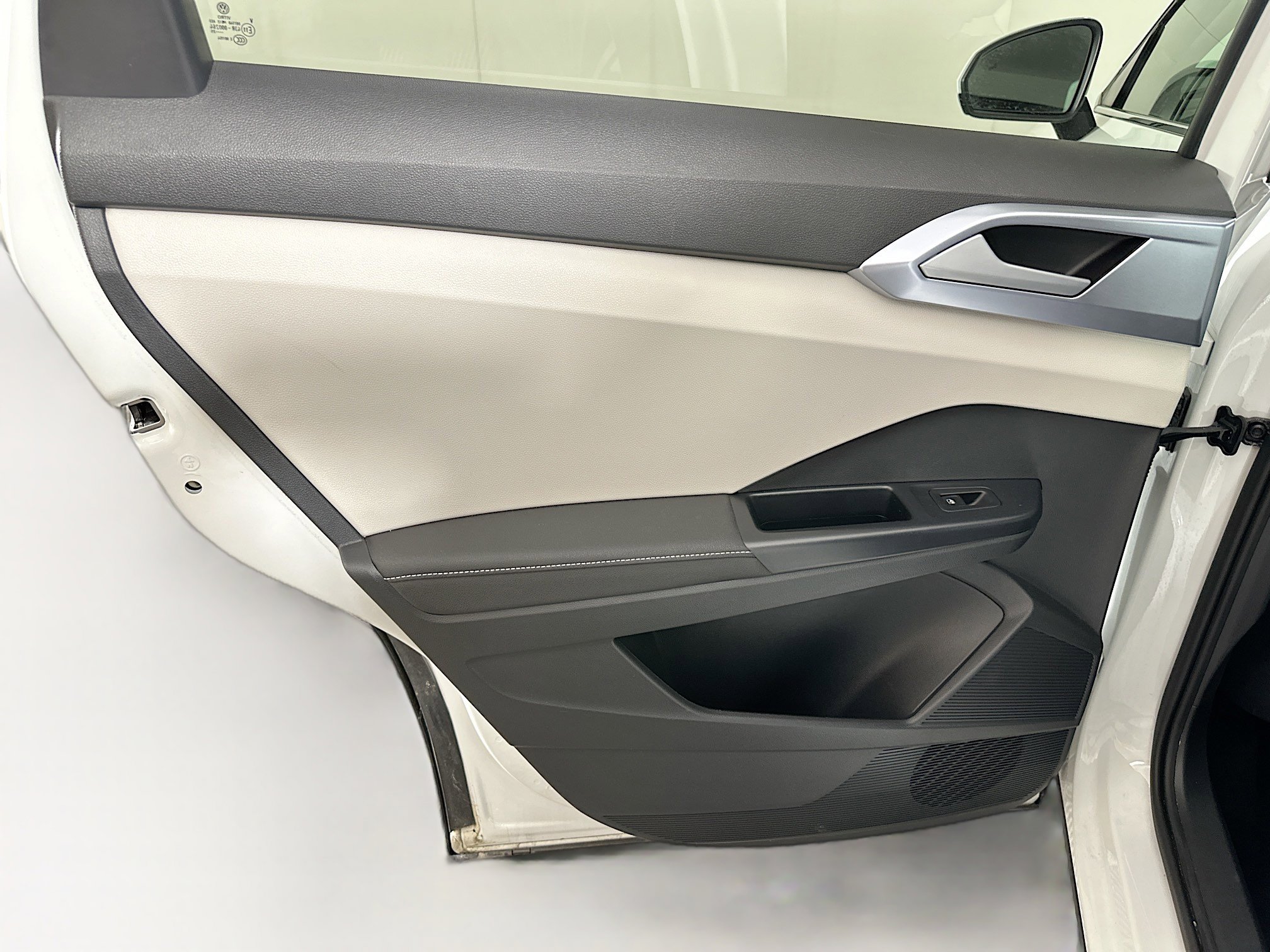 Used 2025 Volkswagen Taos SE FWD image 25