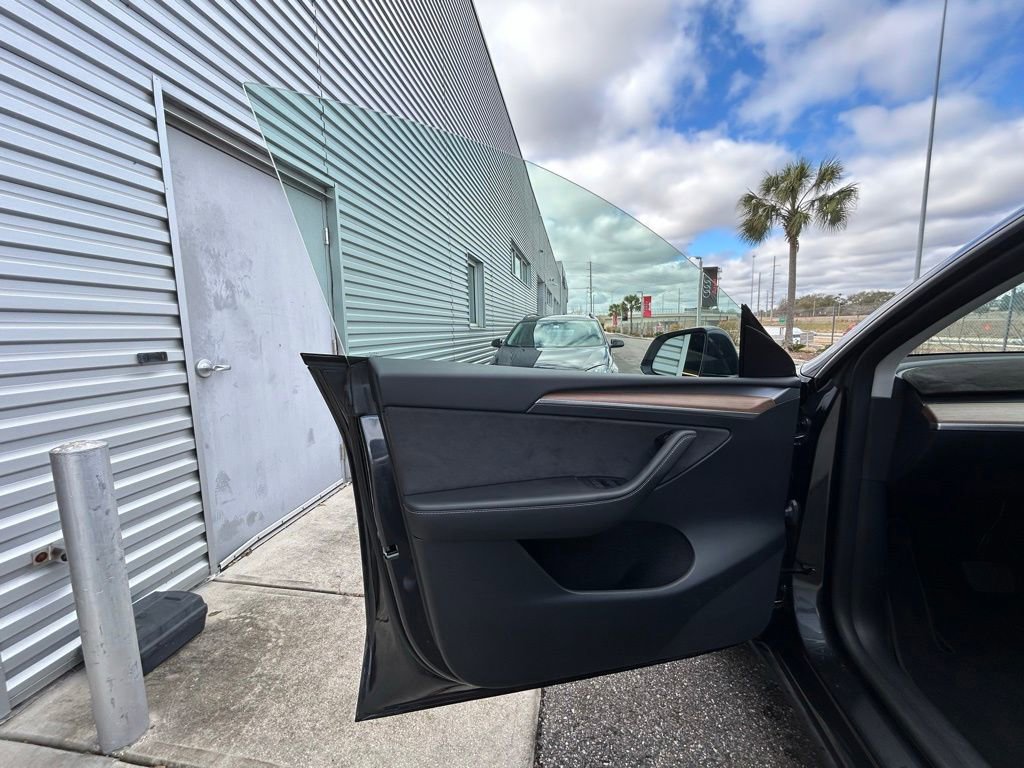 Used 2024 Tesla Model Y 2WD image 52