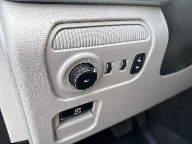Used 2022 Jeep Wagoneer Series I w/ Convenience Group I AWD/4WD image 12