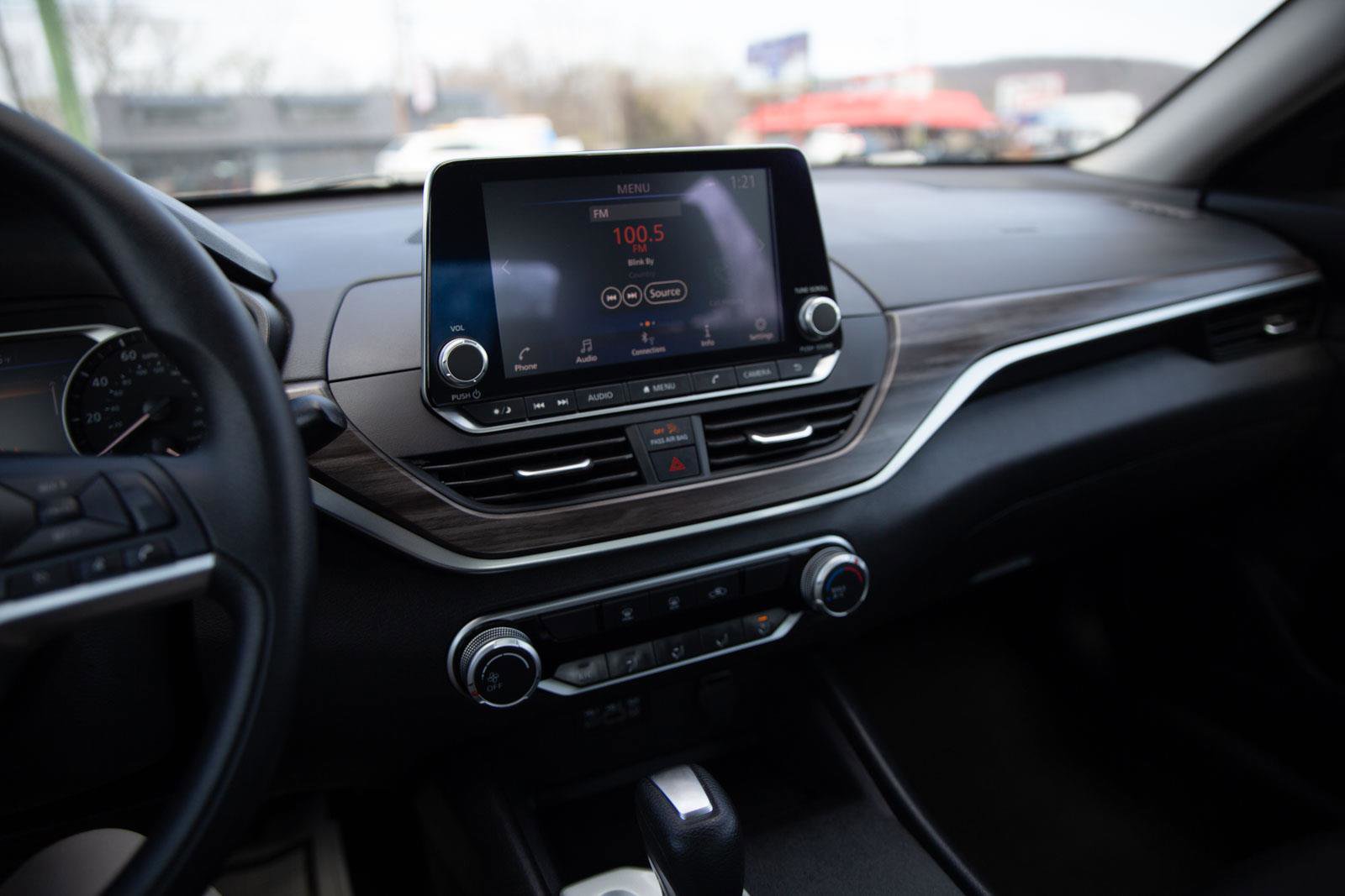 Used 2025 Nissan Altima 2.5 SV image 12