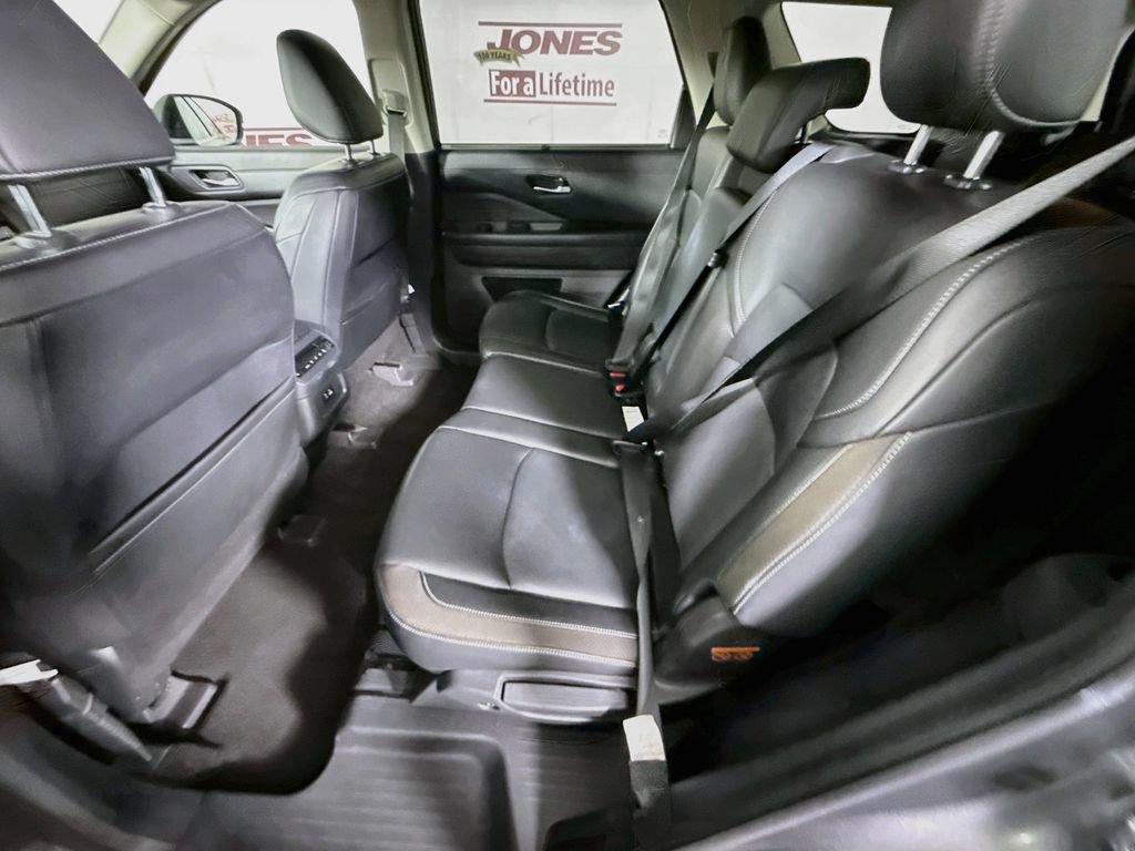 Used 2022 Nissan Pathfinder SL AWD/4WD image 27