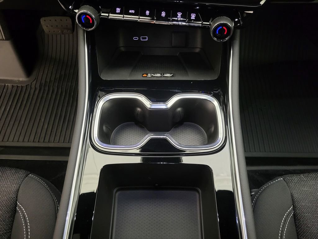 New 2026 Chevrolet Traverse LT w/ LPO, Floor Liner Package image 31