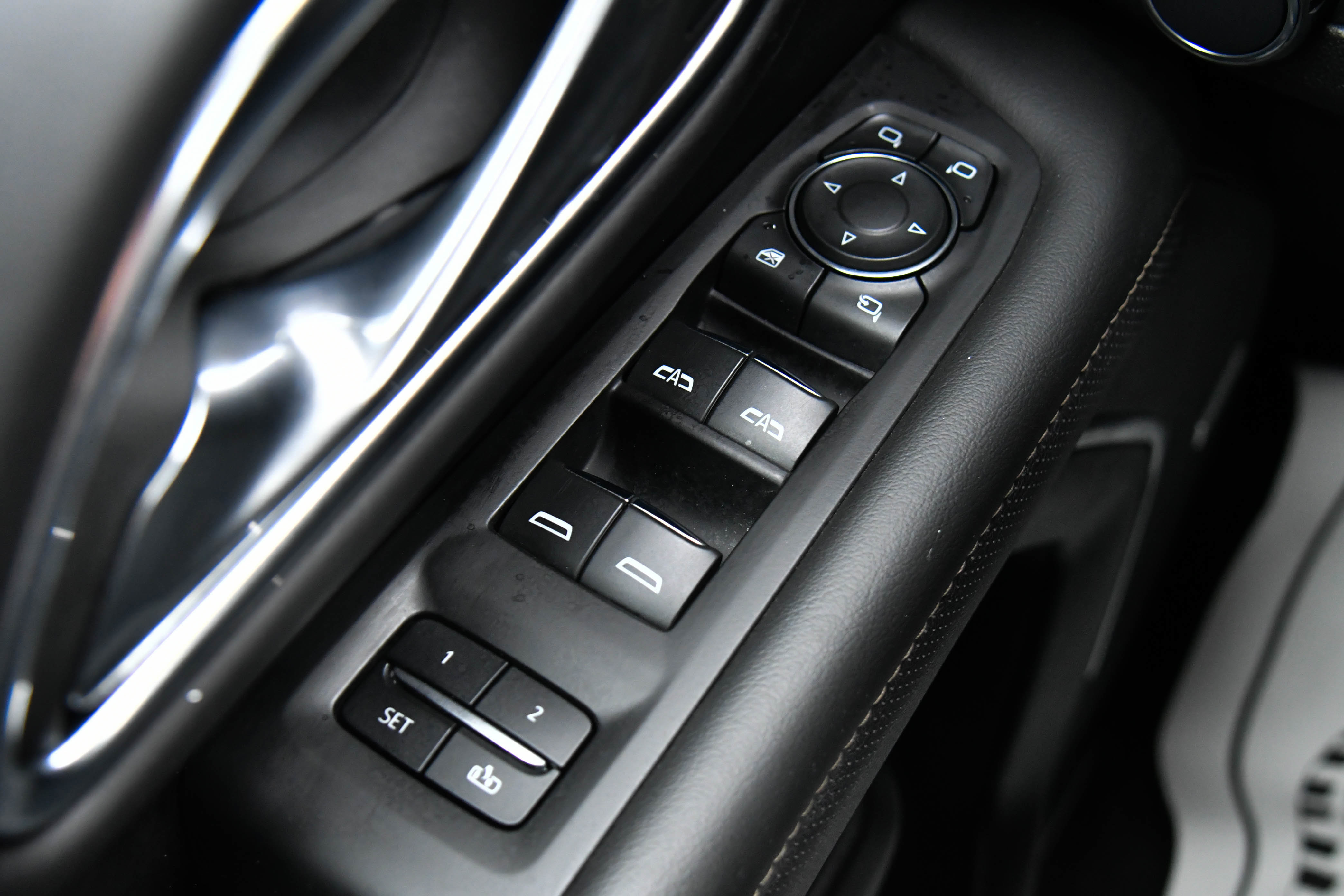 Used 2023 Chevrolet Suburban Premier image 37