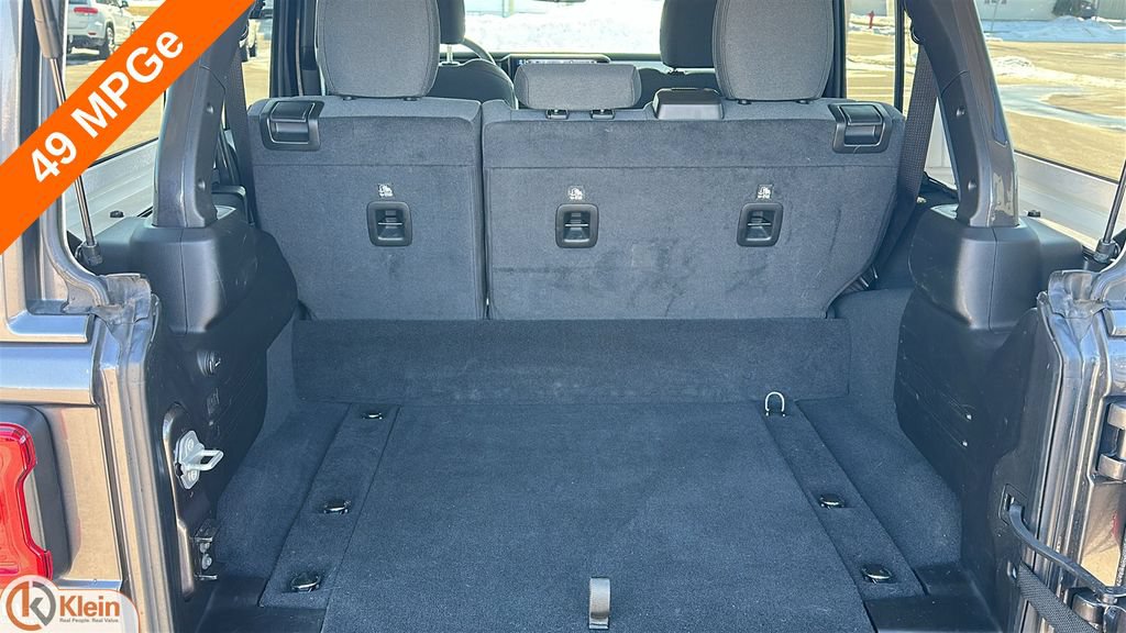 Used 2025 Jeep Wrangler Unlimited Sahara AWD/4WD image 29