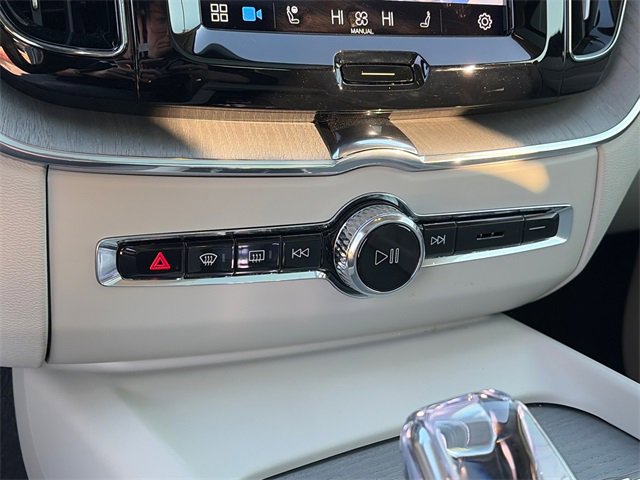 Used 2025 Volvo XC60 B5 Ultra w/ Protection Package Premier image 27