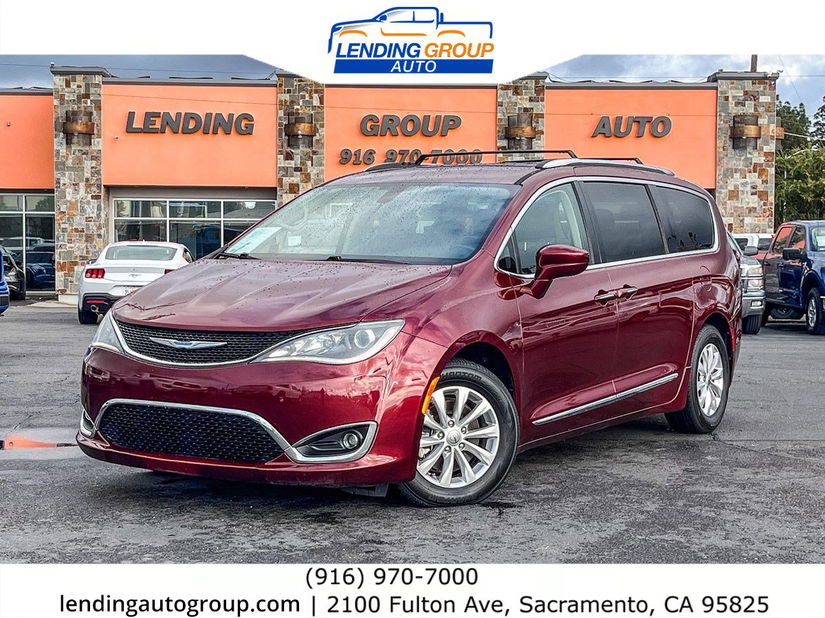 Used 2018 Chrysler Pacifica Touring-L image 1