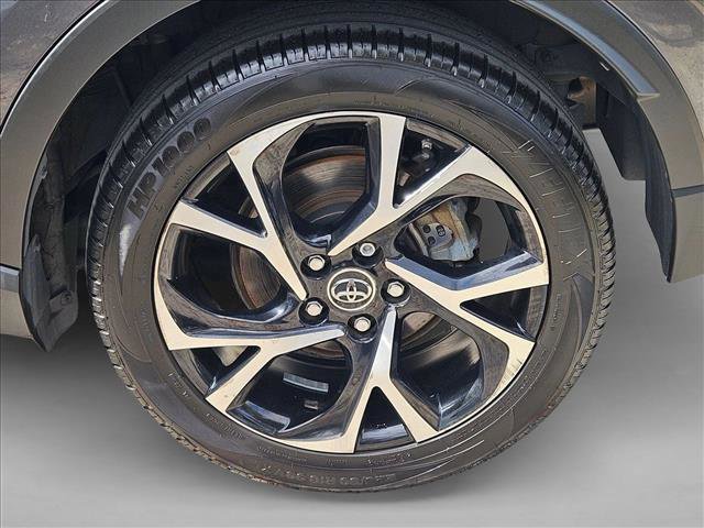 Used 2019 Toyota C-HR XLE image 22