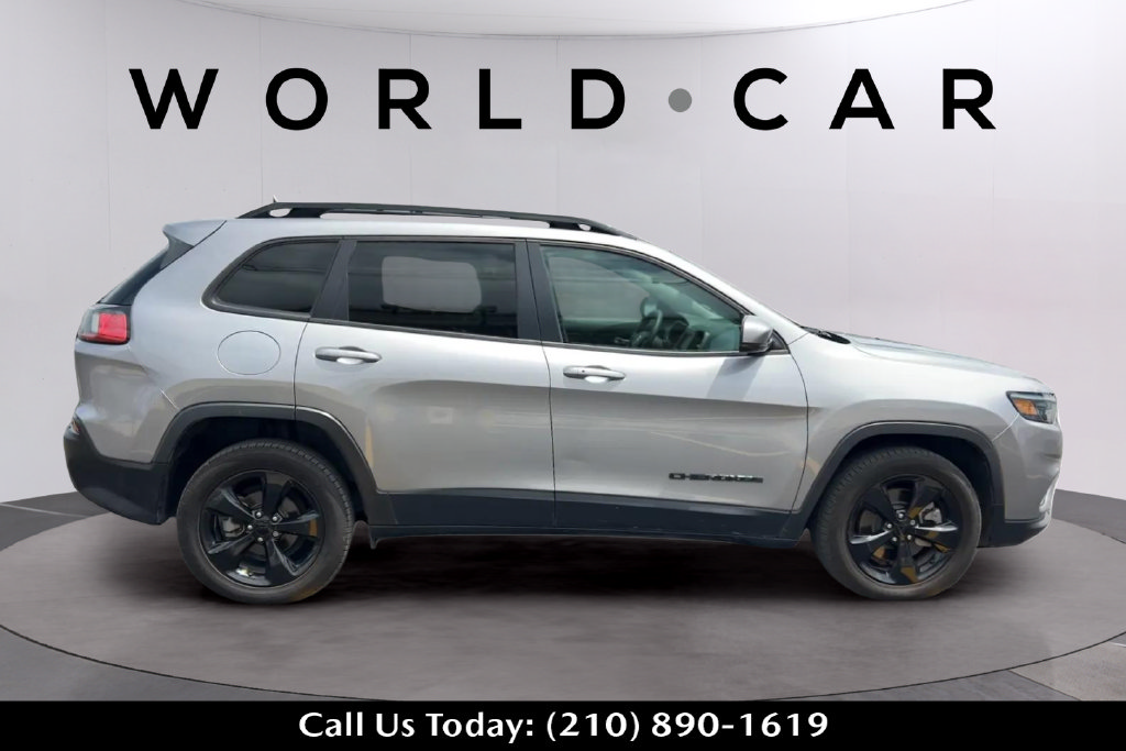 Used 2021 Jeep Cherokee Latitude Plus FWD image 2