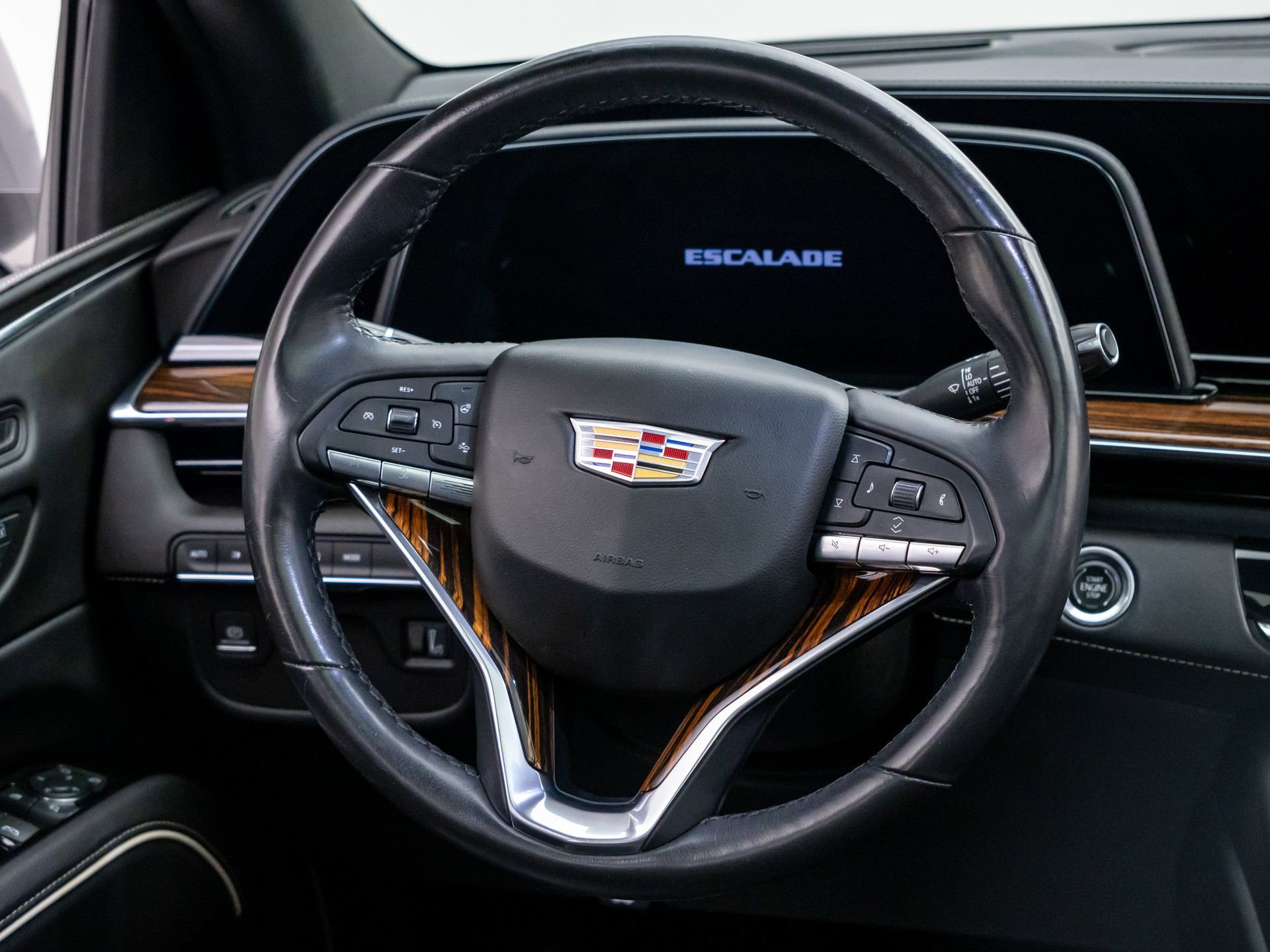 Certified 2021 Cadillac Escalade Premium Luxury AWD/4WD image 13