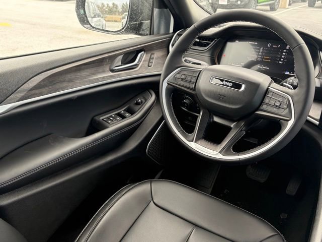 New 2026 Jeep Grand Cherokee Limited w/ Limited Altitude Package AWD/4WD image 33