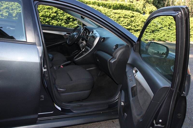 Used 2009 Pontiac Vibe AWD w/ Sun And Sound Package image 14