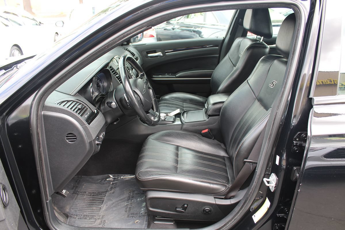 Used 2019 Chrysler 300 S AWD/4WD image 17