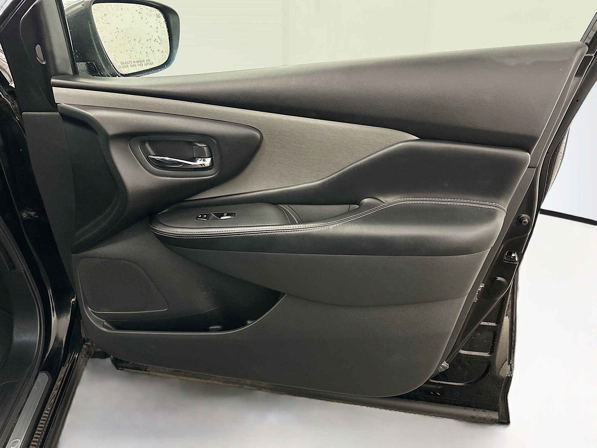 Used 2023 Nissan Murano SV image 32