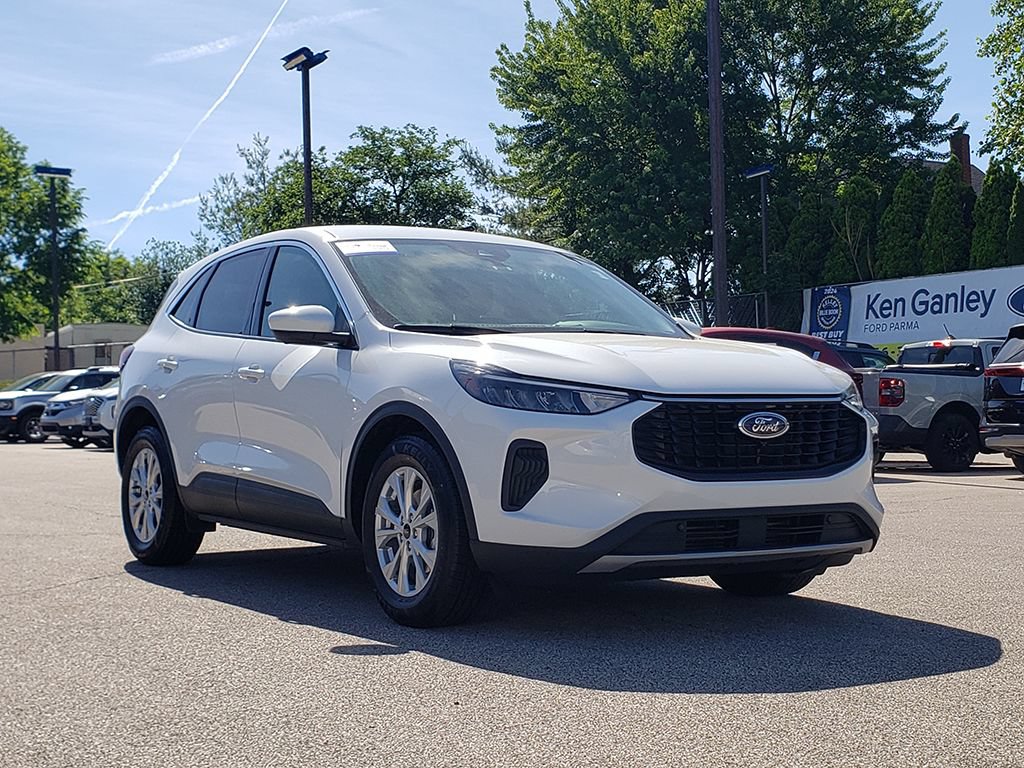 Certified 2023 Ford Escape Active w/ Tech Pack #2 FWD image 3