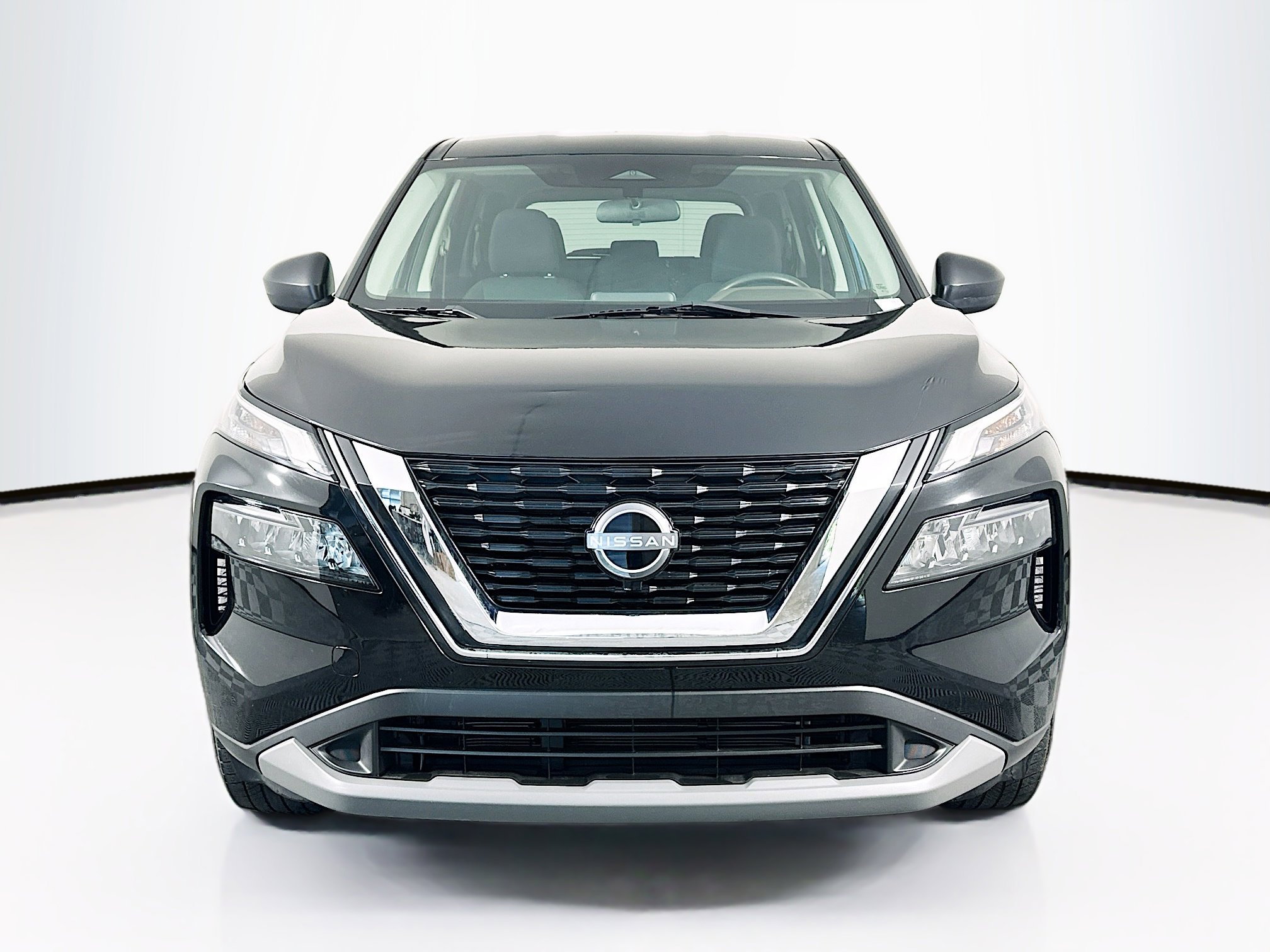 Used 2023 Nissan Rogue S AWD/4WD image 2