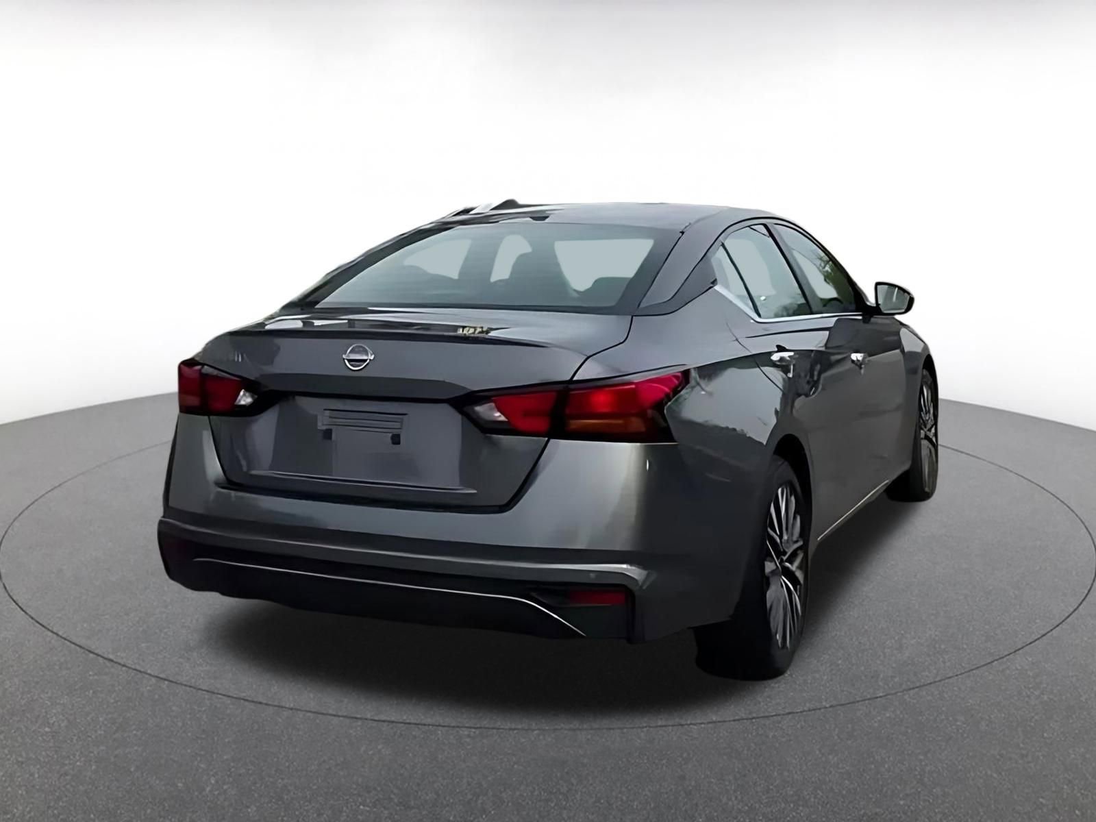 Used 2025 Nissan Altima 2.5 SV image 12