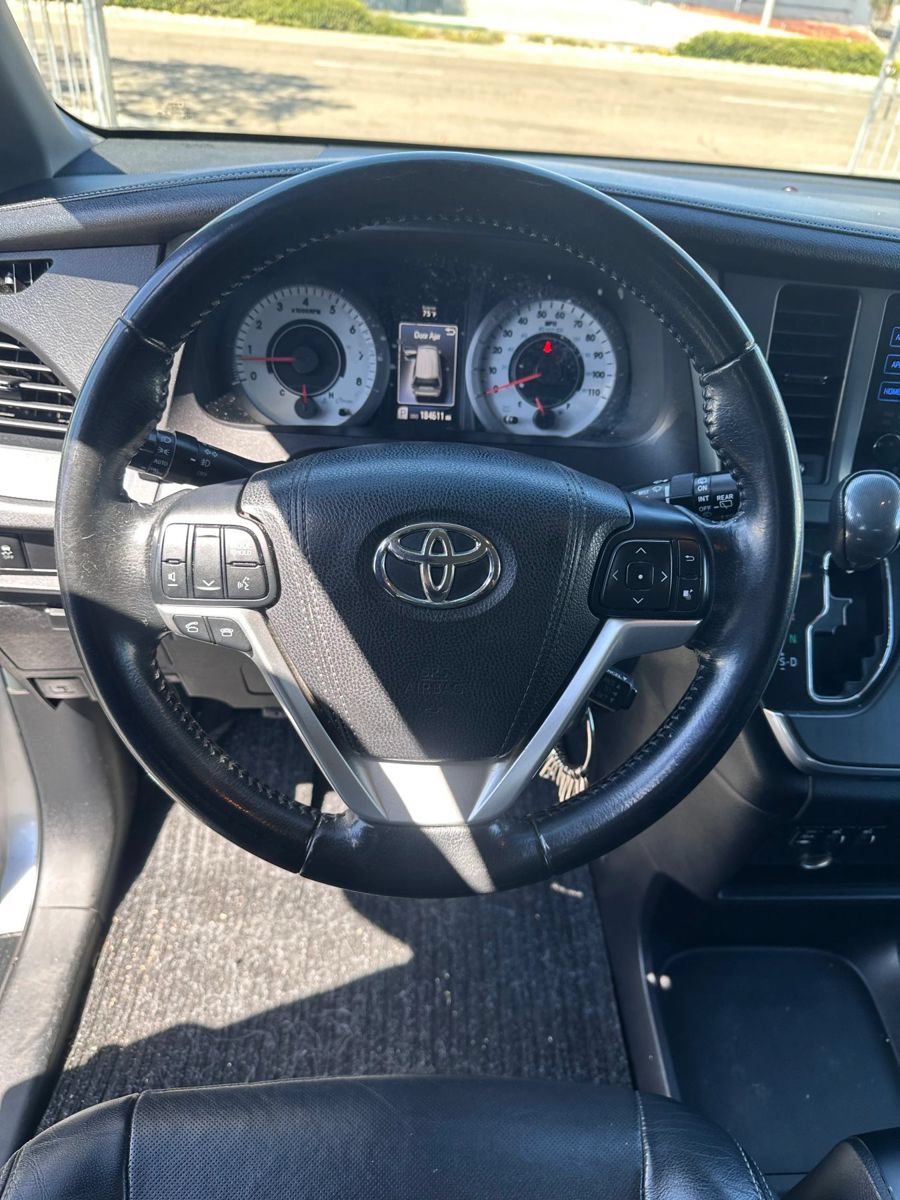 Used 2016 Toyota Sienna SE FWD image 8