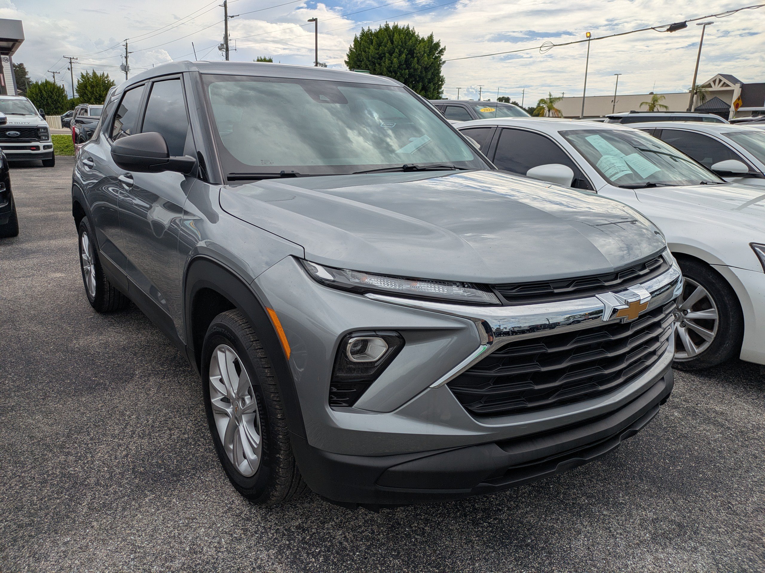 Used 2026 Chevrolet TrailBlazer LS FWD image 2