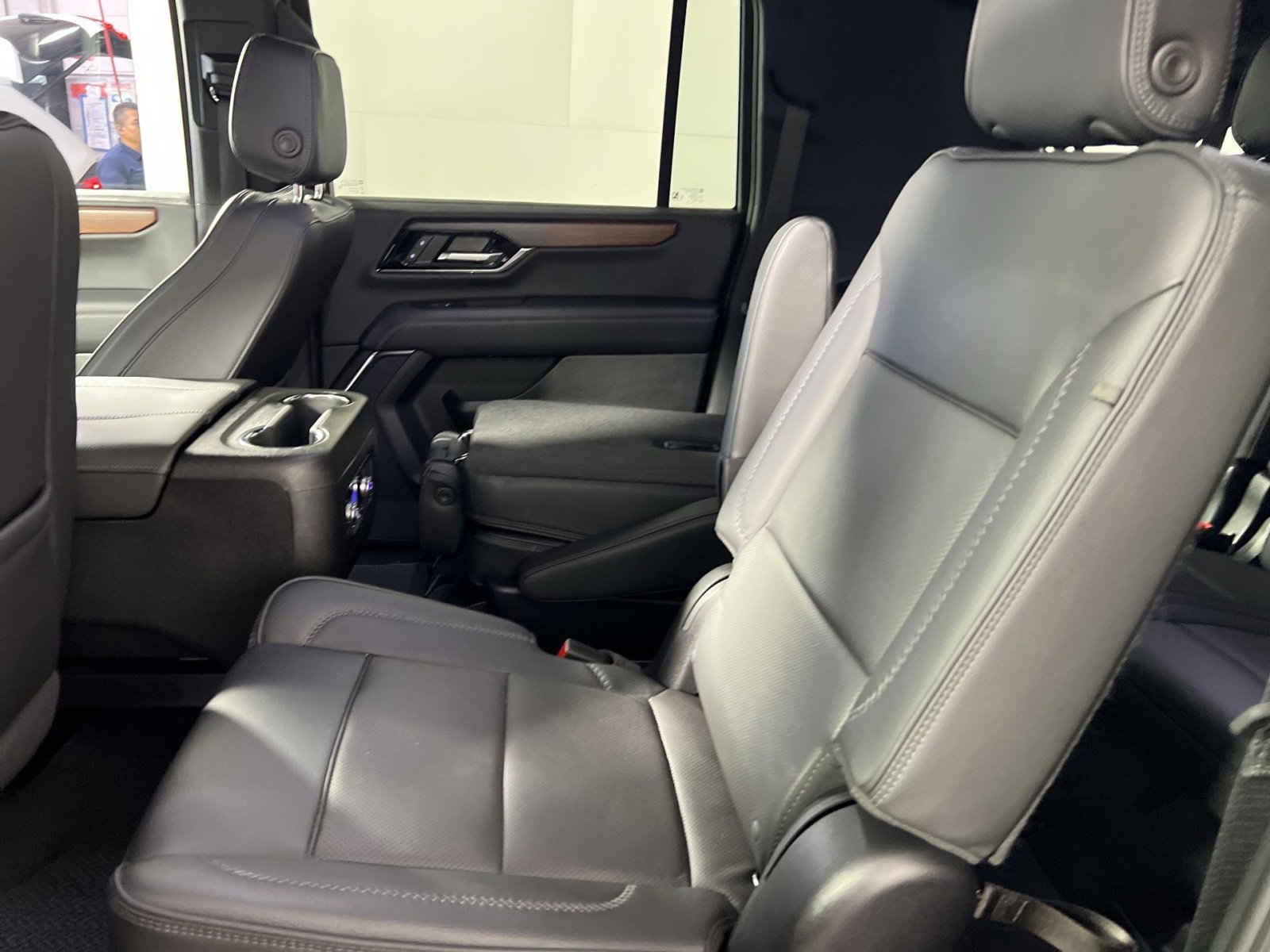 Used 2025 GMC Yukon XL Denali AWD/4WD image 26