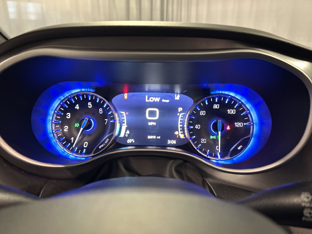 Used 2026 Chrysler Pacifica Select FWD image 16