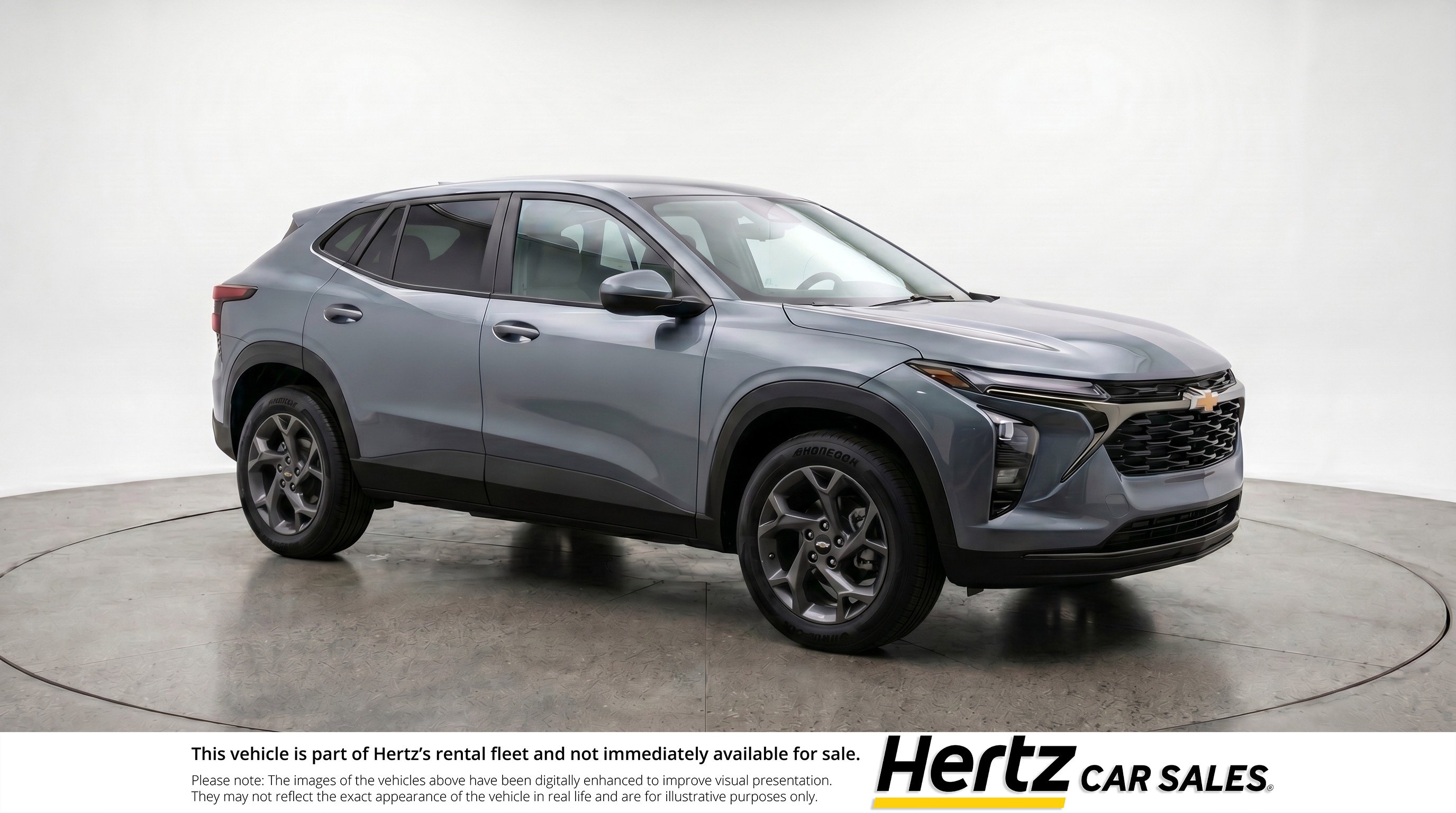Used 2025 Chevrolet Trax LT FWD image 1