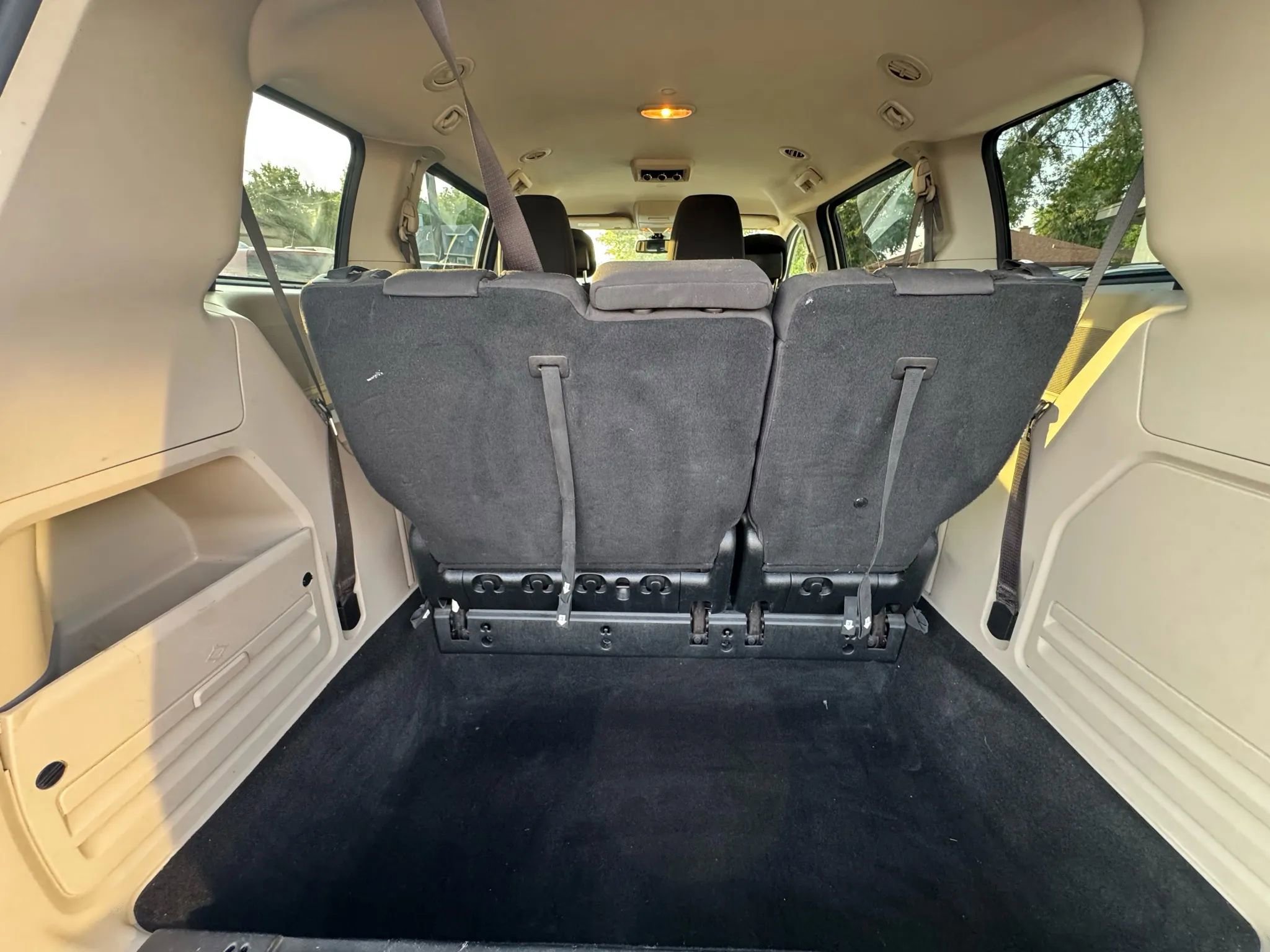 Used 2019 Dodge Grand Caravan SE image 16